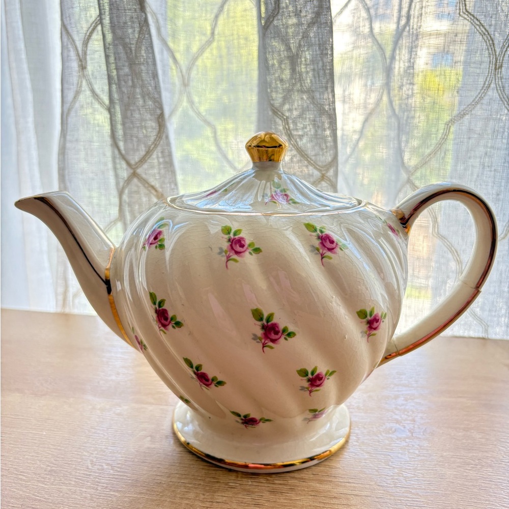🏡Sadler England Elegant Floral Porcelain Teapot with 24K Gold Trim DAMAGED